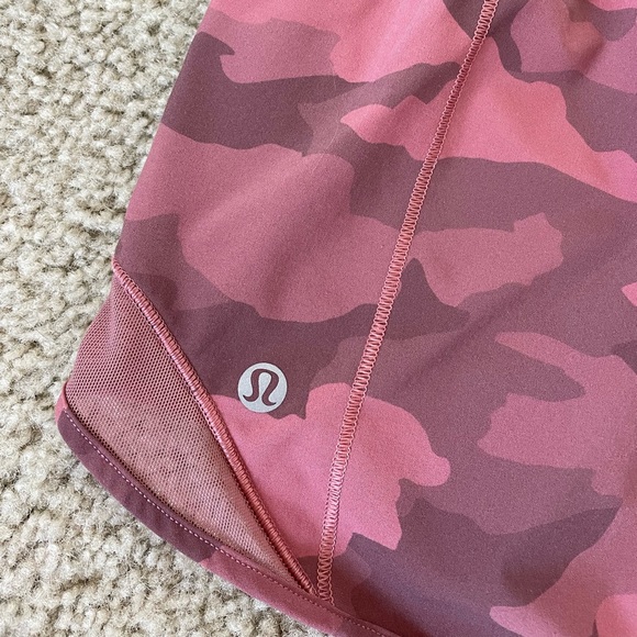 Lululemon Hotty Hot Short 2.5” Size 12 - Picture 5 of 8